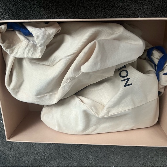 Louis Vutton flats - Picture 3 of 9